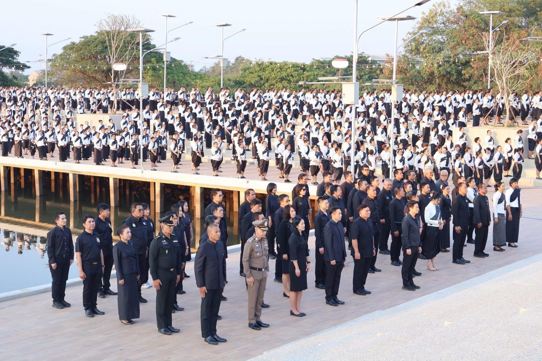 title - ส.ป.ก.อ่างทอง ร่วมกิจกรรมน้อมรําลึกในพระมหากรุณาธิคุณ สมเด็จพระนางเจ้าสิริกิติ์ พระบรมราชินีนาถ พระบรมราชชนนีพันปีหลวง  